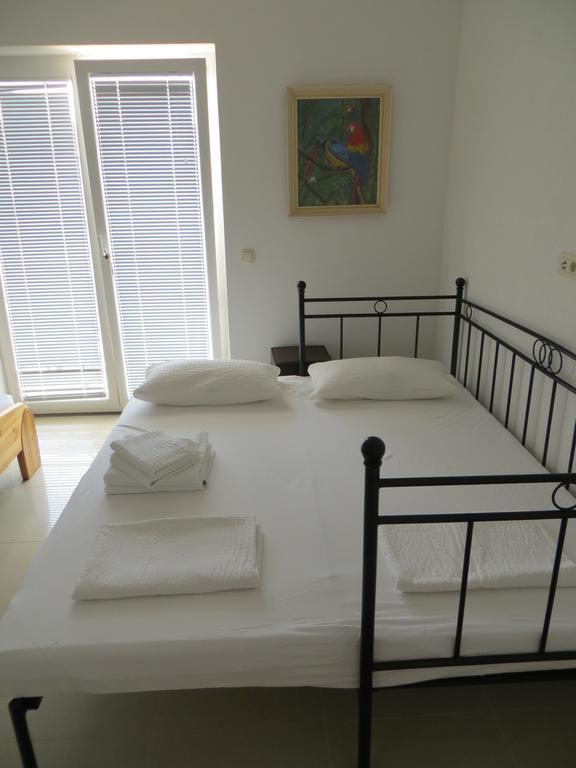 Apartments Lucija Brela Cameră foto